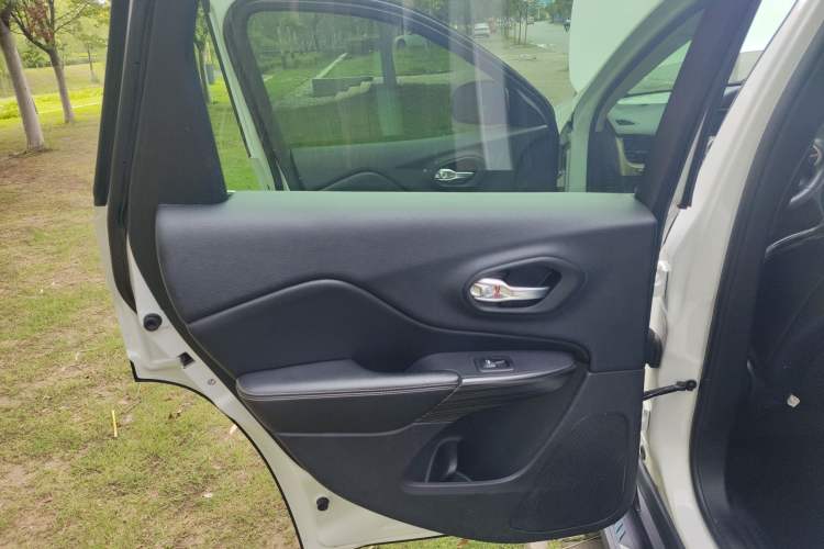 Used Jeep Cherokee 2016 2.4L Professional Edition