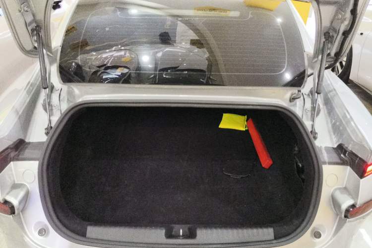 Used XPeng P7 2022 586G Trunk