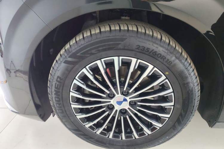 Used Denza D9 2022 DM-i 1040 Prestige Model
