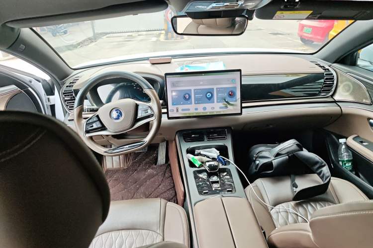 Used BYD Han 2020 DM Four-Wheel Drive Performance Edition Prestige Model Center Console