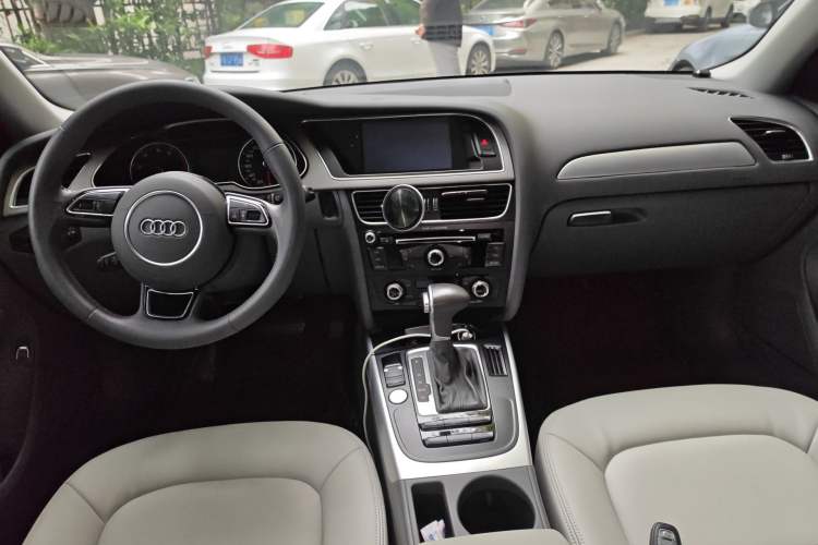 Used Audi A4L 2016 35 TFSI Collector's Edition Automatic Standard Model Center Console