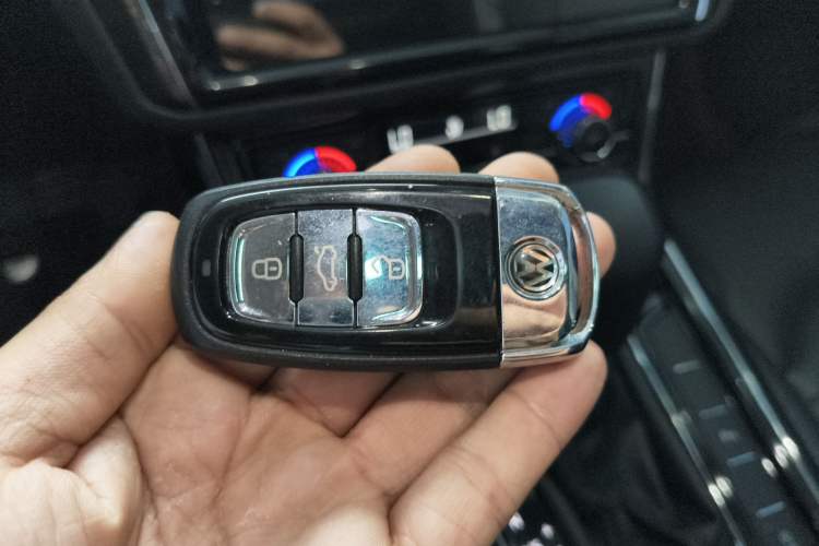 Used Volkswagen Phideon 2016 380TSI Two-Wheel-Drive Luxury Edition Vehicle Key