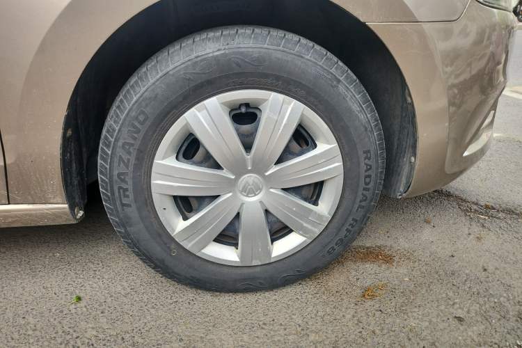 Used Volkswagen Jetta 2013 1.6L Manual Fashion Edition Right Front Wheel Hub