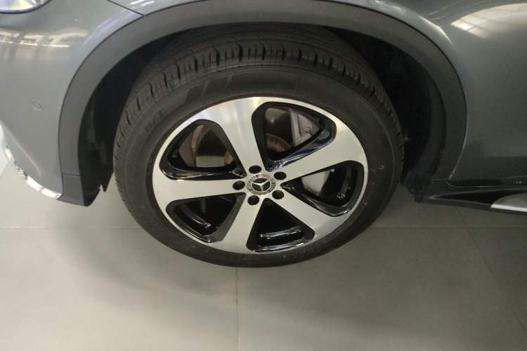 Used Mercedes-Benz GLC 2019 Facelift GLC 260 L 4MATIC Luxury Model Left Front Wheel Hub