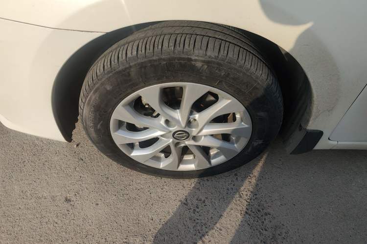 Used Nissan Sylphy 2019 1.6XV CVT Smart Connect Luxury Edition China VI Standard Exterior 4