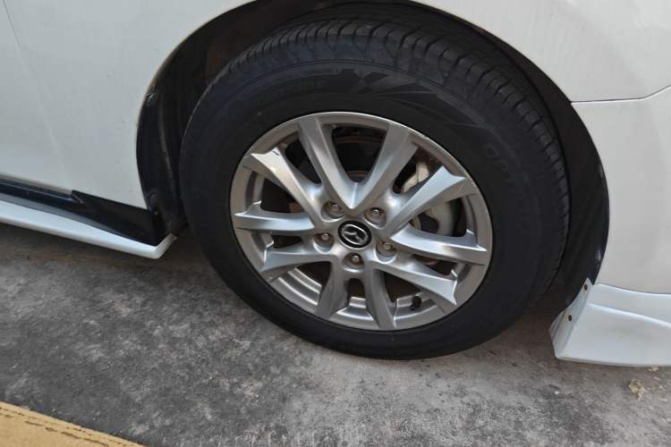 Used Mazda 3 Axela 2016 Sedan 1.5L Automatic Comfort Model
