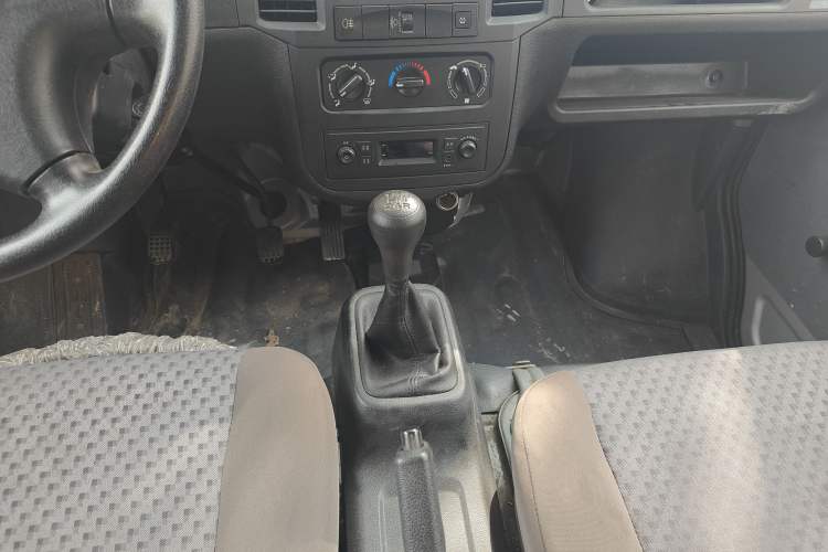 Used Wuling Zhiguang 2023 1.5L Practical Version 5/7 Seats Gear Lever