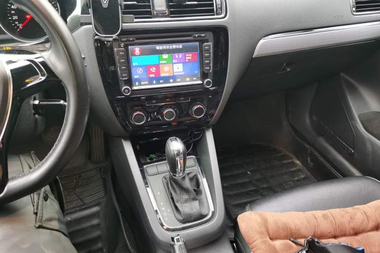 Used Volkswagen Sagitar 2015 1.6L Automatic Comfort Model
