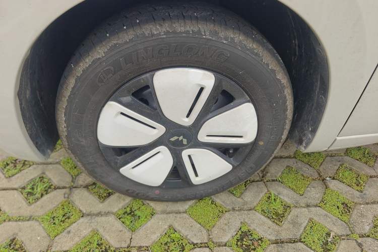 Used Wuling Hongguang MINIEV 2025 Four-Door Version Advanced Edition Exterior 4