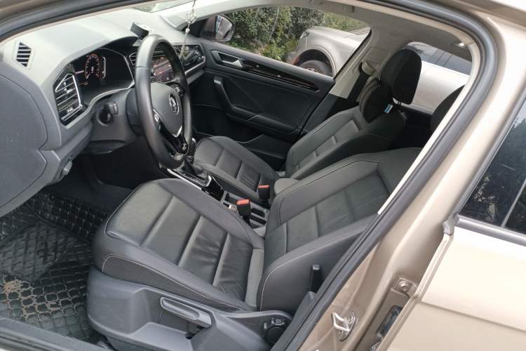 Used Volkswagen T-ROC 2020 280TSI DSG Two-Wheel Drive Comfort Version