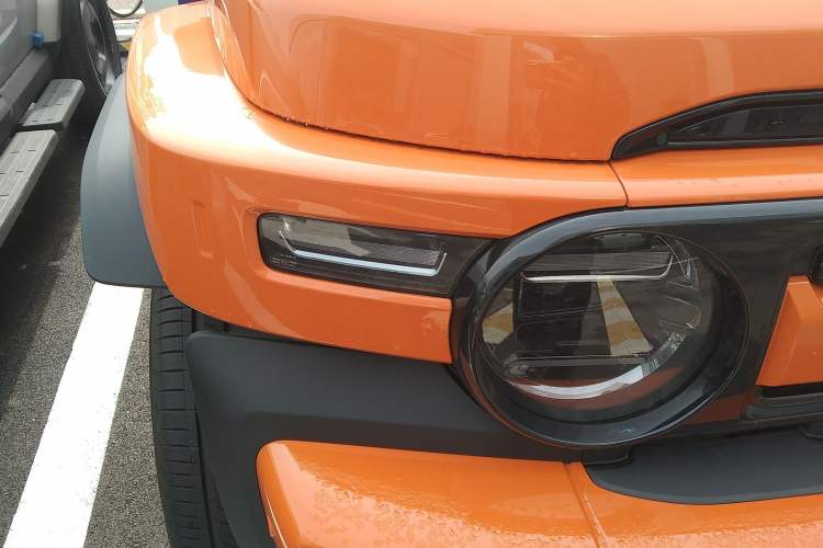 Used iCAR V23 2026 Model V23S 501 Four-Wheel Drive Peak Performance Edition Right Front Headlight