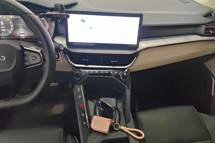 Used Lynk & Co 06 2023 Remix 1.5T Shero