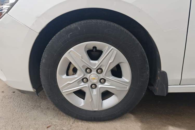 Used Chevrolet Cavalier 2016 1.5L Automatic Enjoyment Edition Left Front Wheel Hub