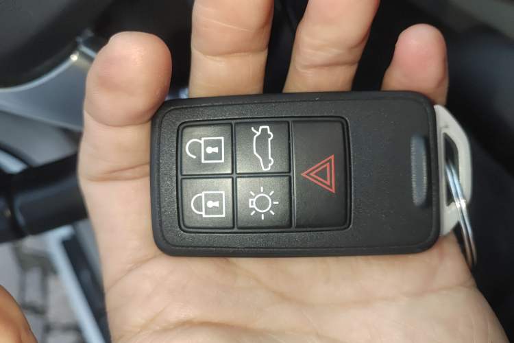 Used Volvo V40 2016 T4 Smart Luxury Edition Vehicle Key