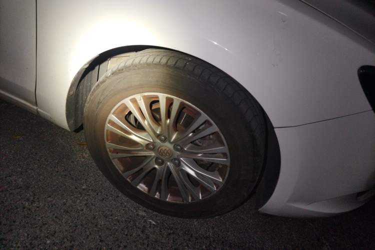 Used Buick GT 2017 15N Automatic Elite Version Right Front Wheel Hub