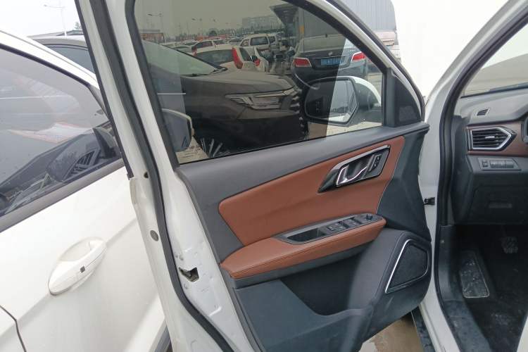 Used FAW Senya R7 2017 1.6L Manual Luxury Model