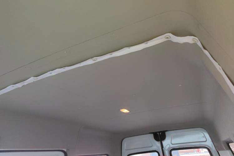 Used SAIC MAXUS Xintu V80 2019 2.5T Classic Edition 6-Speed Manual – Aoyuntong Modified Version Short Wheelbase Mid-Height Roof 5/6 Seats Headliner