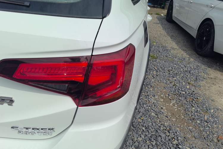 Used Volkswagen C-TREK 2017 230TSI DSG Comfort Version