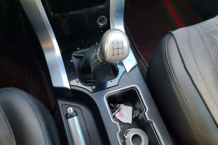 Used Leopaard Q6 2015 2.4L Manual Two-Wheel-Drive Elite Model Gear Lever