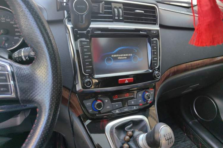 Used Haval H6 2015 Sport Edition 1.5T Manual Two-Wheel Drive Elite Model Audio And AC Panel