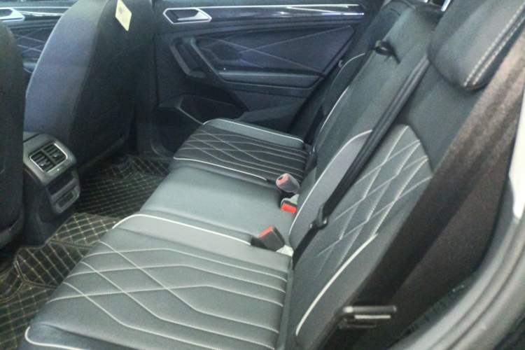 Used Volkswagen Tiguan L 2024 Outstanding Model 300TSI Automatic Two-Wheel Drive Longteng Edition
