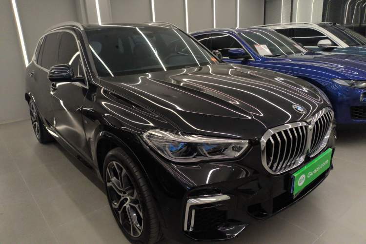 Used BMW X5 2022 Restyled xDrive 40Li Luxury Edition M Sport Package Front Right 45 Deg