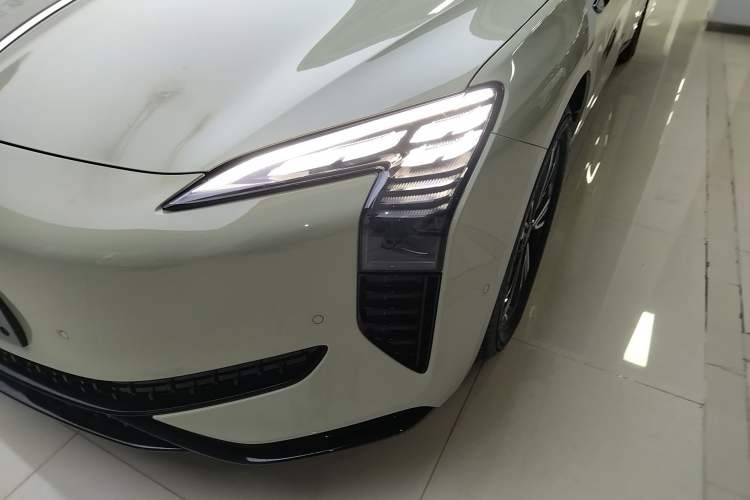 Used Hongqi EH7 2024 690 Pro Glory Edition
