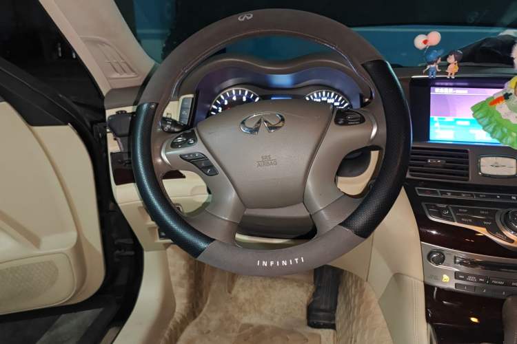 Used Infiniti M Series 2012 M25L Comfort Edition Steering Wheel