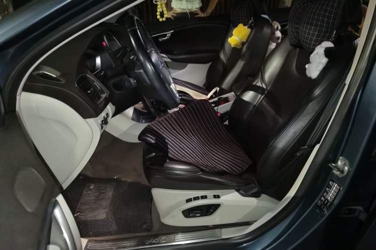 Used Volvo V40 2014 T5 Prestige Edition
