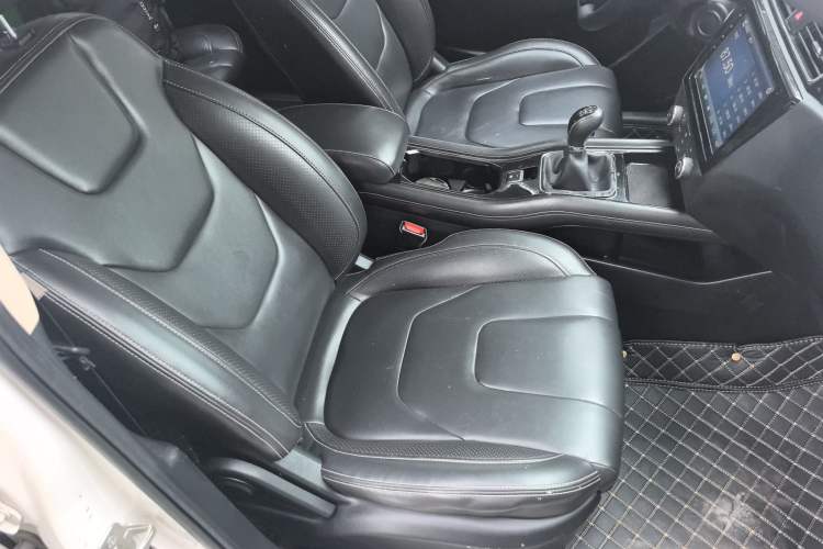 Used Dongfeng Fengon 580 2016 1.5T Manual Luxury Edition
