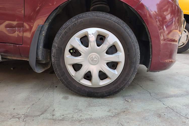 Used BAIC Weiwang M20 2014 1.5L practical type BJ415A Right Front Wheel Hub