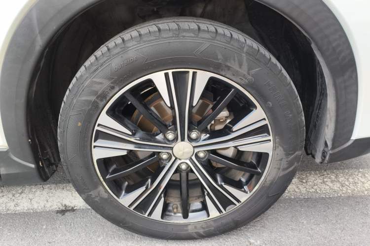 Used Mitsubishi Eclipse Cross 2018 1.5T CVT Two-Wheel Drive Dream Edition Right Front Wheel Hub