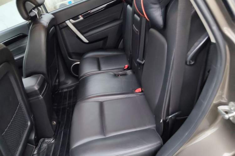 Used Chevrolet Captiva 2015 2.4L 4x4 Flagship Edition 7-Seater
