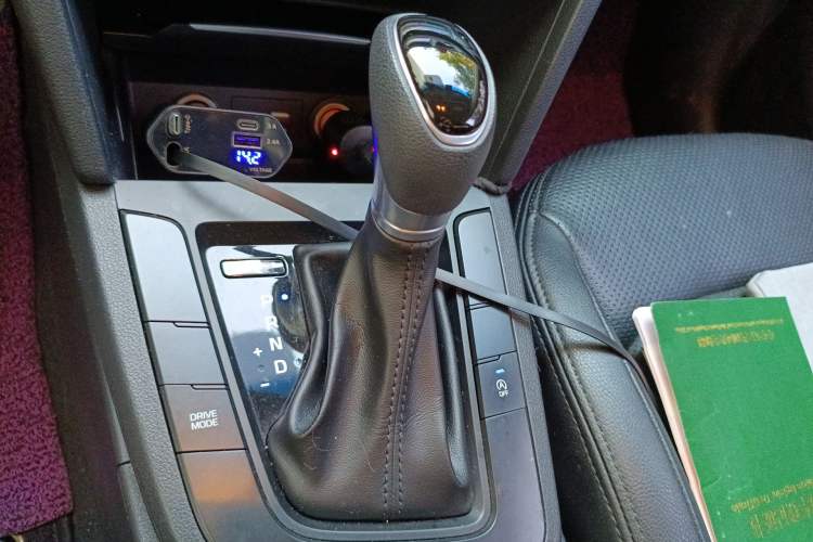 Used Hyundai Elantra (6th Generation / Lingdong) 2018 1.4T Dual-Clutch Xuan Dong · Dynamic Edition Gear Lever
