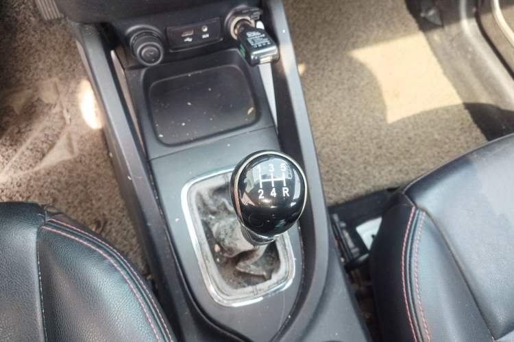 Used Changan CS35 2012 1.6L Manual Luxury Model China IV Standard
