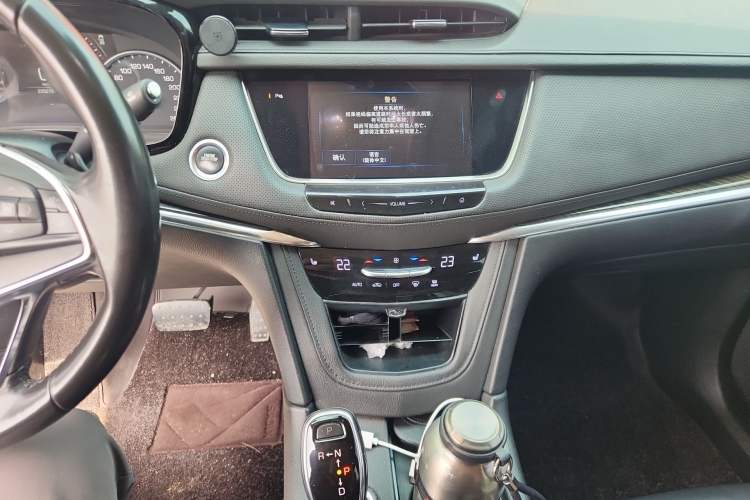 Used Cadillac XT5 2018 25T Luxury Model Audio And AC Panel