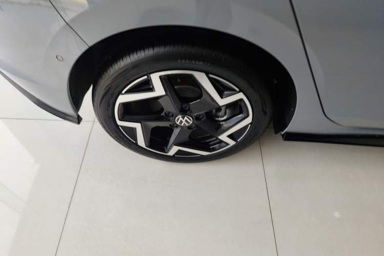 Used Volkswagen Golf 2025 Facelift 300TSI R-Line Exterior 5