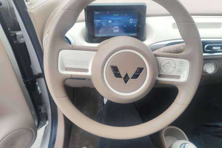 Used Wuling Hongguang MINIEV 2025 Four-Door Version Advanced Edition Steering Wheel