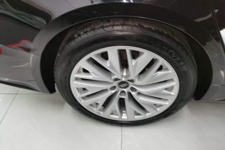 Used Audi A7L 2024 45TFSI S-line Dream-Building Edition Flow Crystal Package
