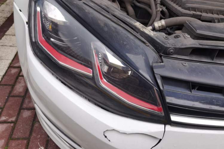 Used Volkswagen Golf 2015 1.4TSI Automatic Luxury Model Right Front Headlight