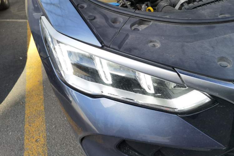 Used BYD Song Pro New Energy 2023 Champion Edition DM-i 71KM Navigation Model Right Front Headlight