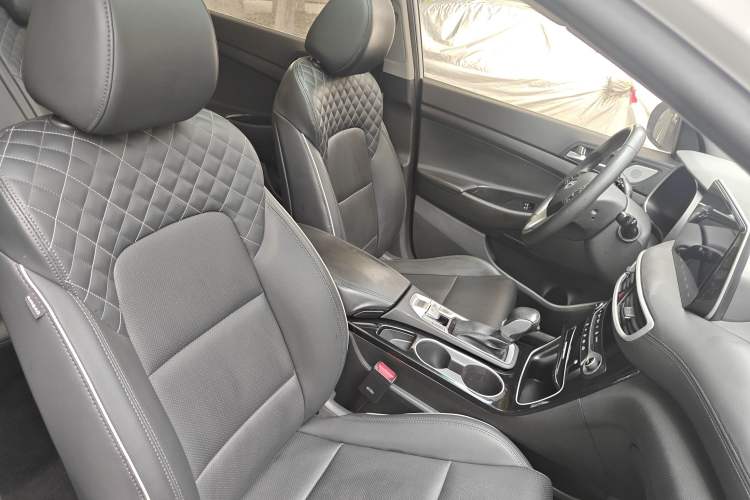 Used Hyundai Tucson 2019 280TGDi Dual-Clutch Two-Wheel Drive Fashion Edition China VI Standard
