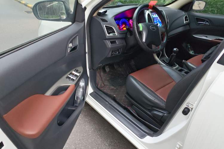 Used BYD F3 2015 Energy-Saving Edition 1.5L Manual Luxury Model
