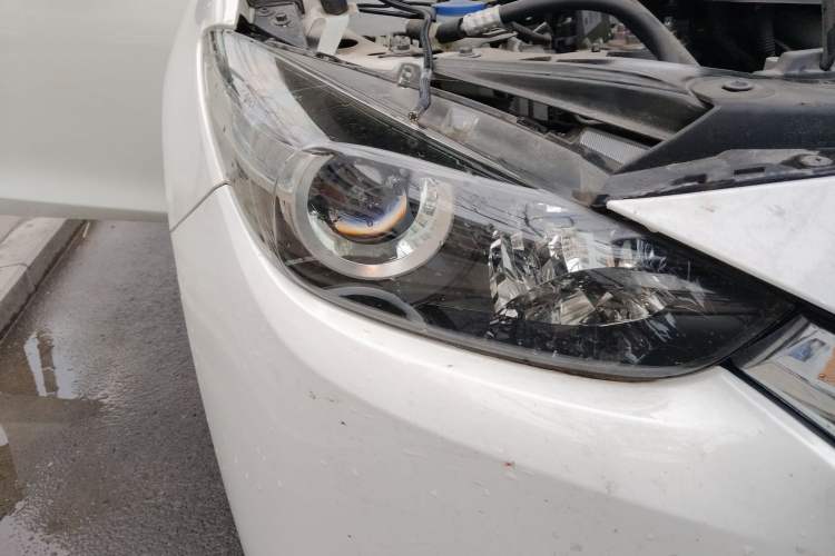 Used Mazda 3 Axela 2017 Sedan 1.5L Automatic Comfort Model Emission Standard China V Right Front Headlight