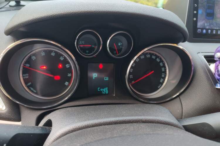 Used Buick Encore 2015 1.4T Automatic Two-Wheel Drive Urban Elite Version
