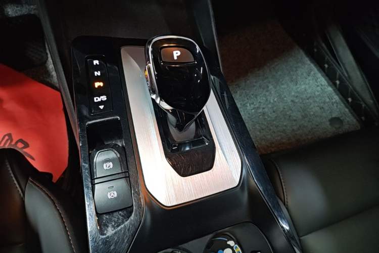 Used MG 5 2021 300TGI DCT Elegant Luxury Edition Gear Lever