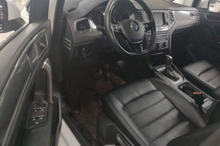 Used Volkswagen Golf Sportsvan 2016 230TSI Automatic Trend Edition Left Front Seat