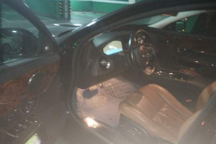 Used Jaguar XJ 2014 XJL 3.0 SC Two-Wheel-Drive Panoramic Business Edition
