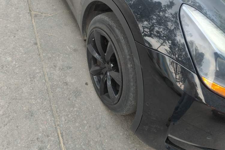 Used Tesla Model Y 2021 Revised Version 2 Long-Range All-Wheel-Drive Edition Right Front Wheel Hub