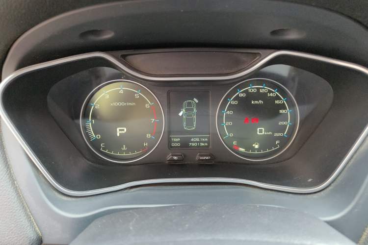 Used Geely Auto Vision X6 2016 1.3T CVT Flagship Model Odometer Close Up